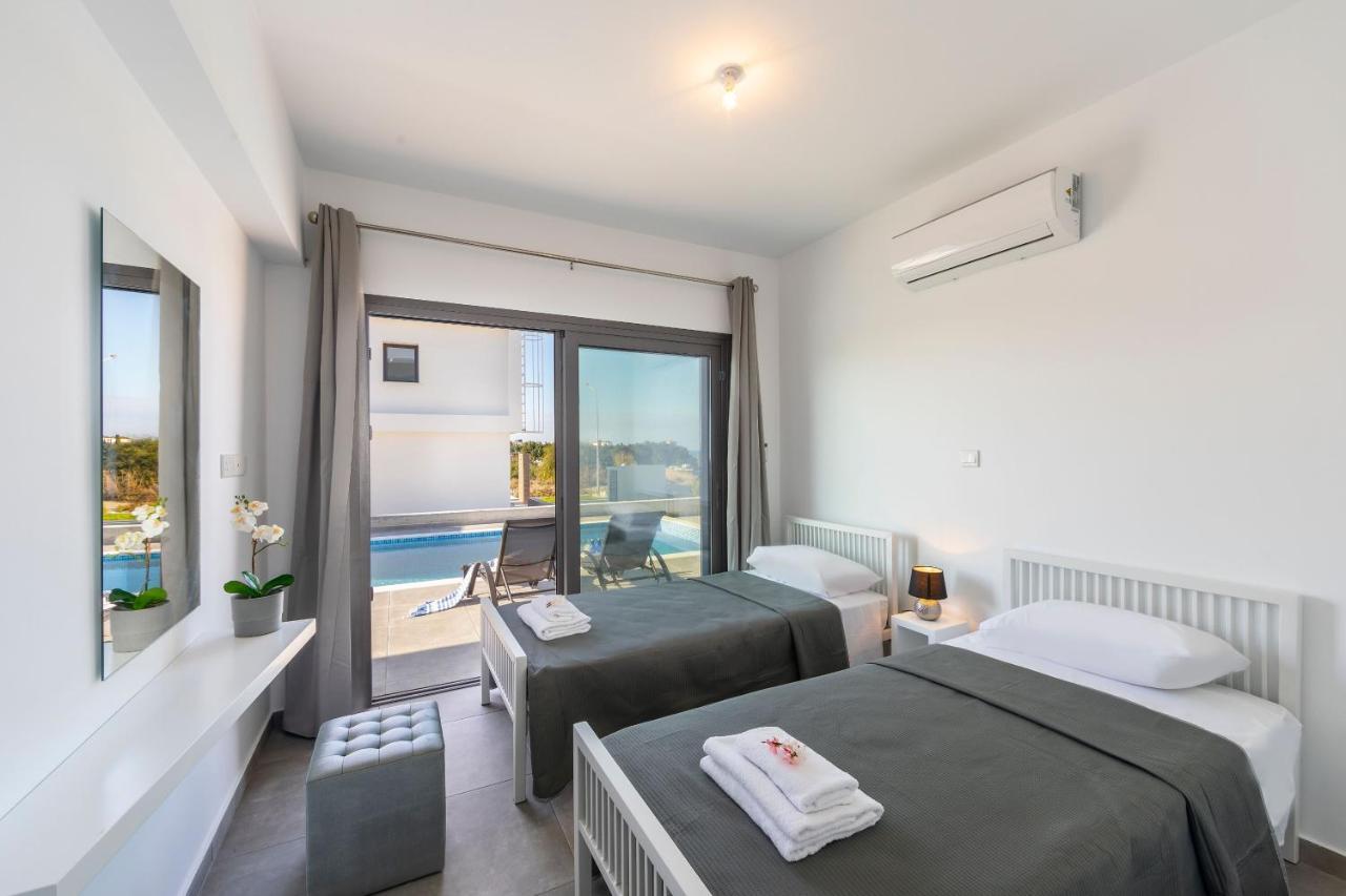 Villa Marlene, Walking Distance To Coral Beach! Peyia Exterior foto